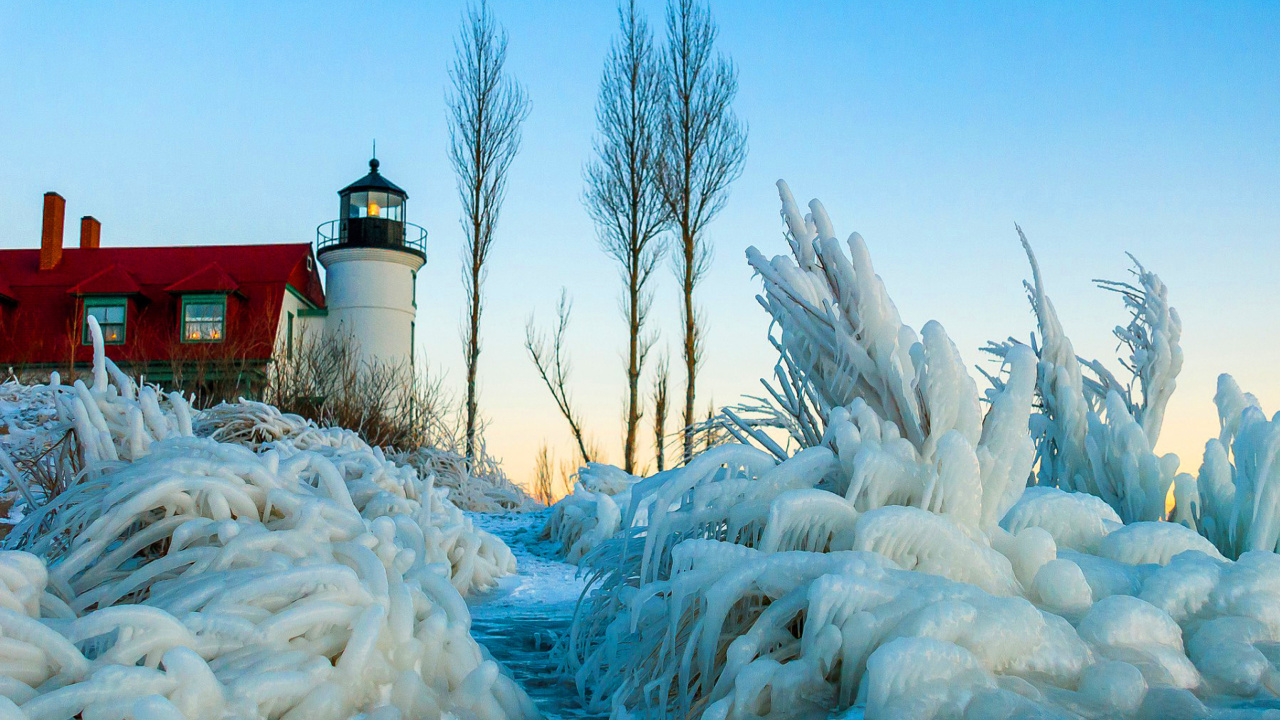 Sfondi Winter Frozen Lighthouses 1280x720