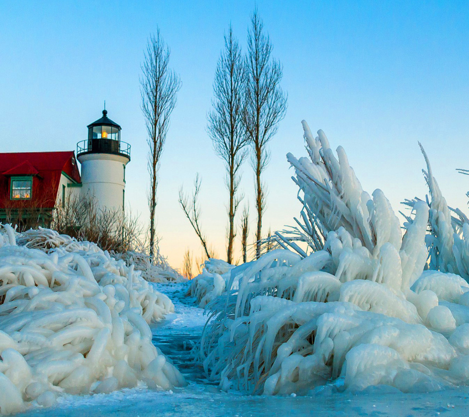 Обои Winter Frozen Lighthouses 960x854