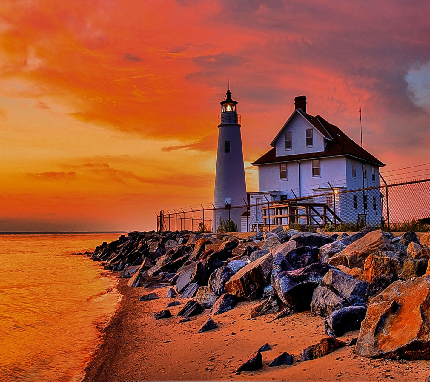 Sfondi Lighthouse In Michigan 1440x1280