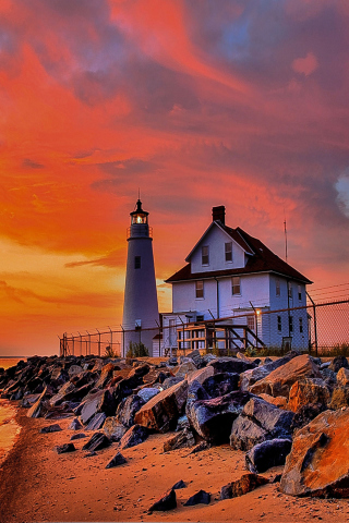 Fondo de pantalla Lighthouse In Michigan 320x480