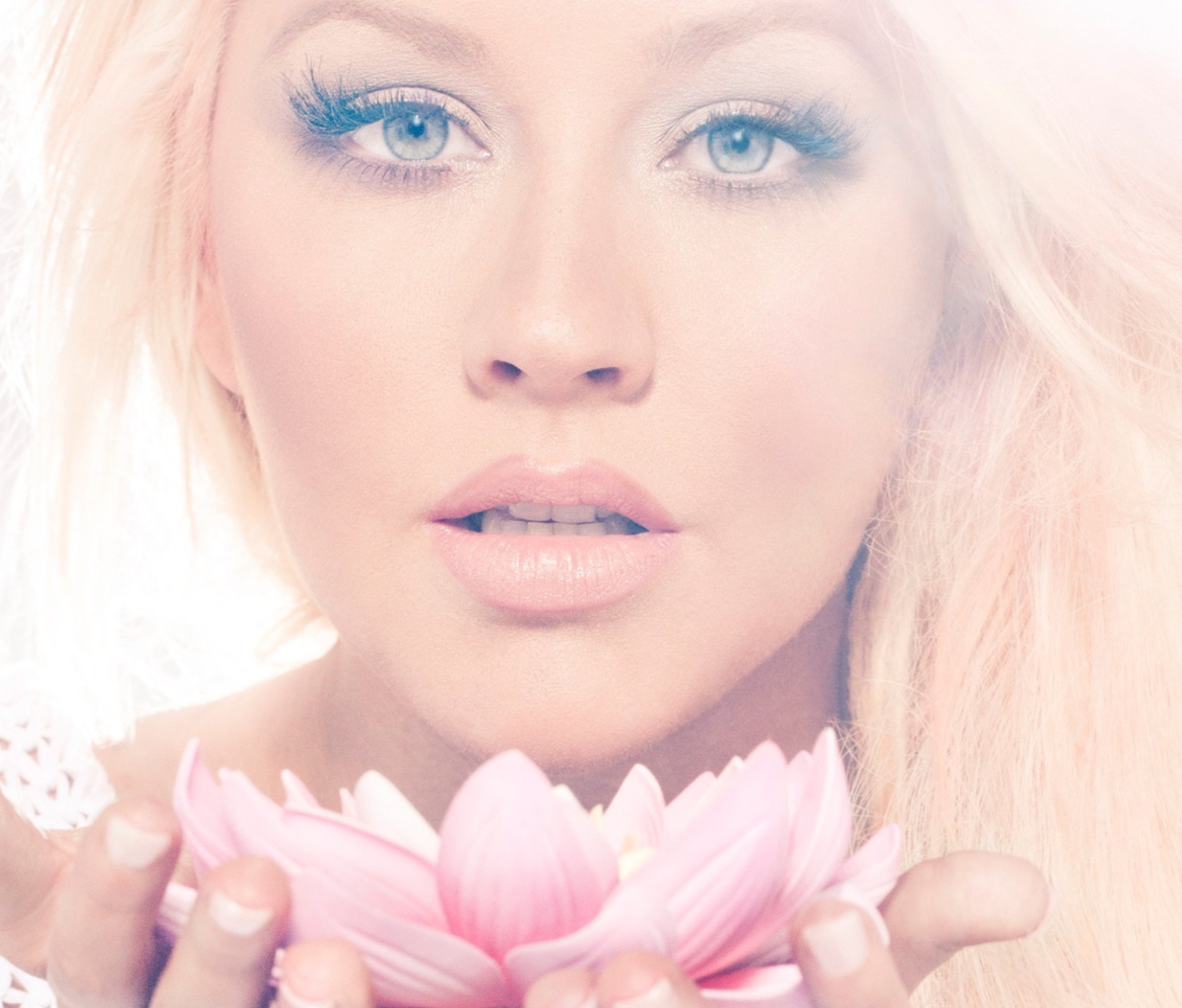 Обои Christina Aguilera With Lotus 1200x1024