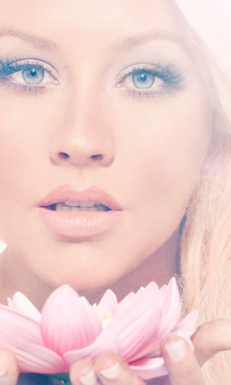 Das Christina Aguilera With Lotus Wallpaper 768x1280