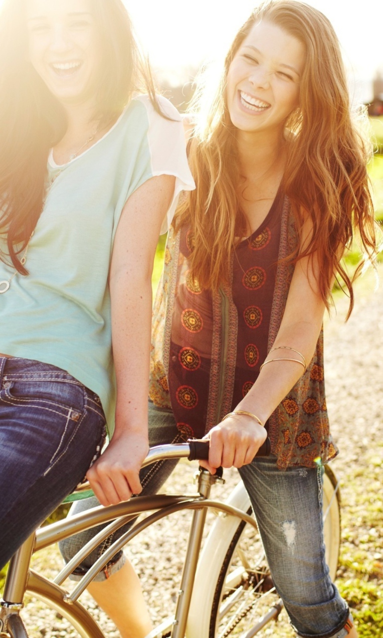 Fondo de pantalla Happy Smiles Of Teen Girls 768x1280