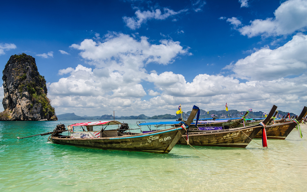 Boats in Thailand Phi Phi wallpaper 1280x800