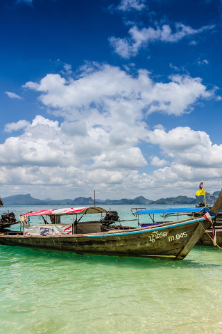 Fondo de pantalla Boats in Thailand Phi Phi 320x480