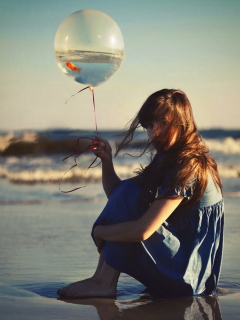 Screenshot №1 pro téma Girl With Balloon On Beach 240x320