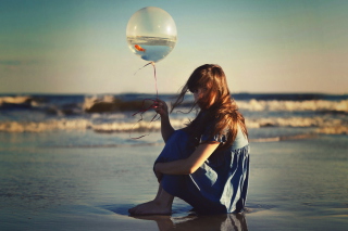 Girl With Balloon On Beach - Obrázkek zdarma 