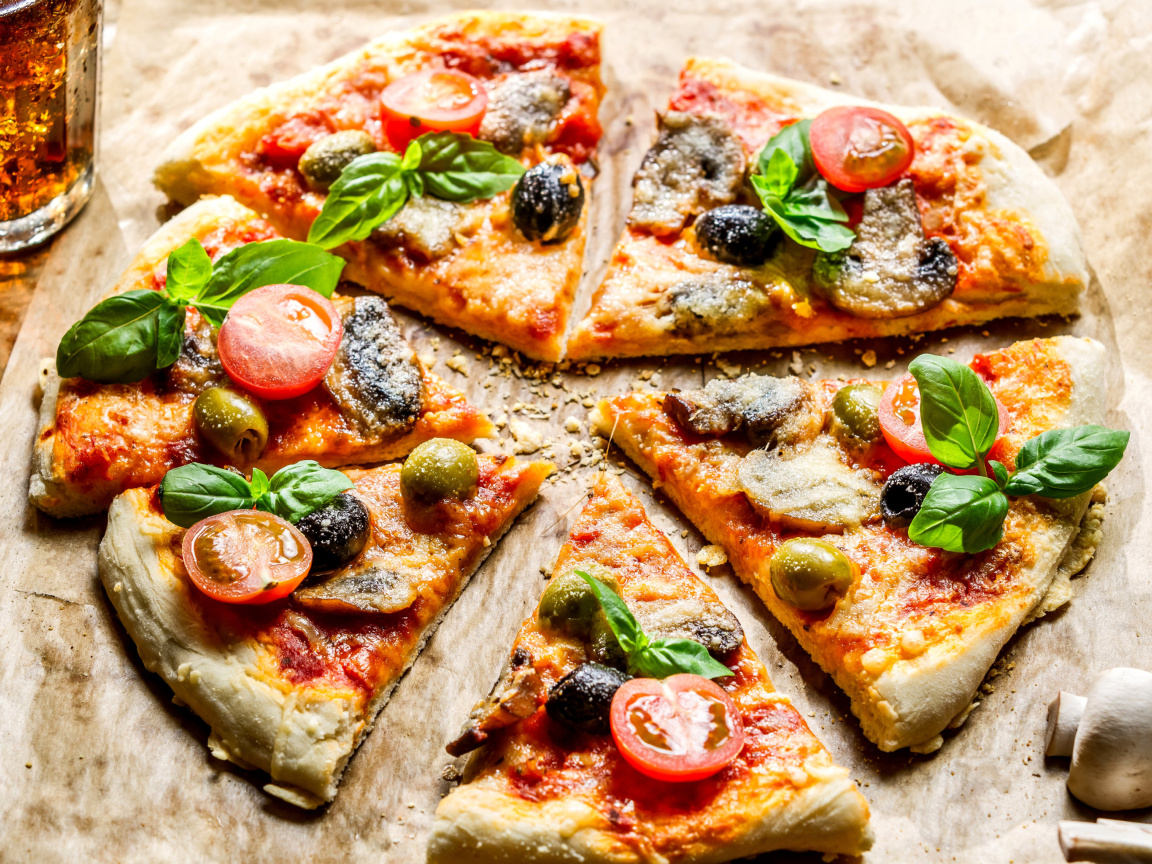 Обои Pizza with olives 1152x864