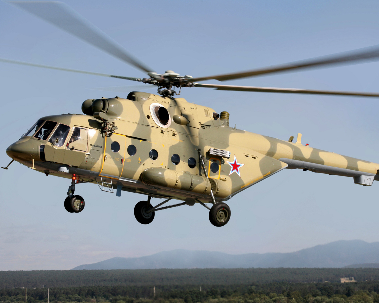 Mil Mi 17 Russian Helicopter wallpaper 1600x1280