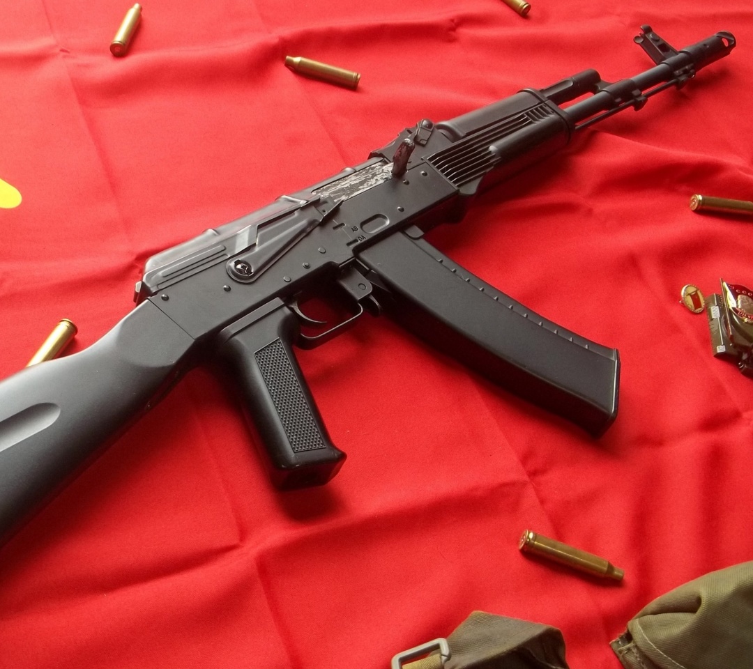Screenshot №1 pro téma AK47 Assault Rifle and USSR Flag 1080x960