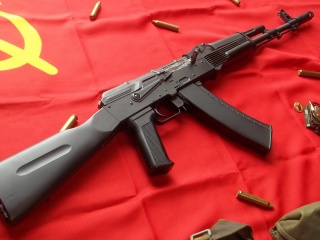 Screenshot №1 pro téma AK47 Assault Rifle and USSR Flag 320x240