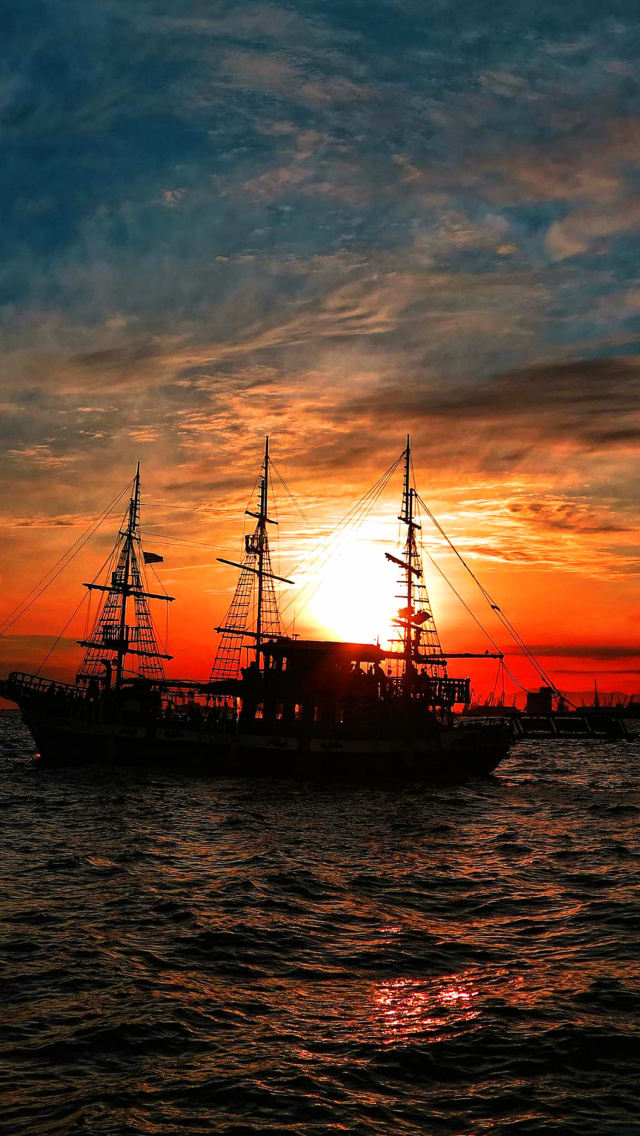 Обои Ship in sunset 640x1136