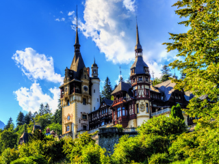 Fondo de pantalla Peles Castle In Romania 320x240