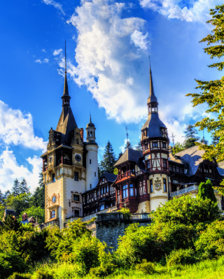 Peles Castle In Romania - Obrázkek zdarma pro Nokia C-5 5MP