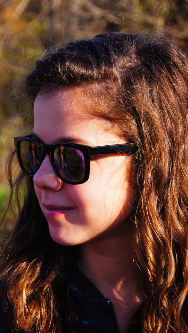 Girl In Sunglasses wallpaper 640x1136