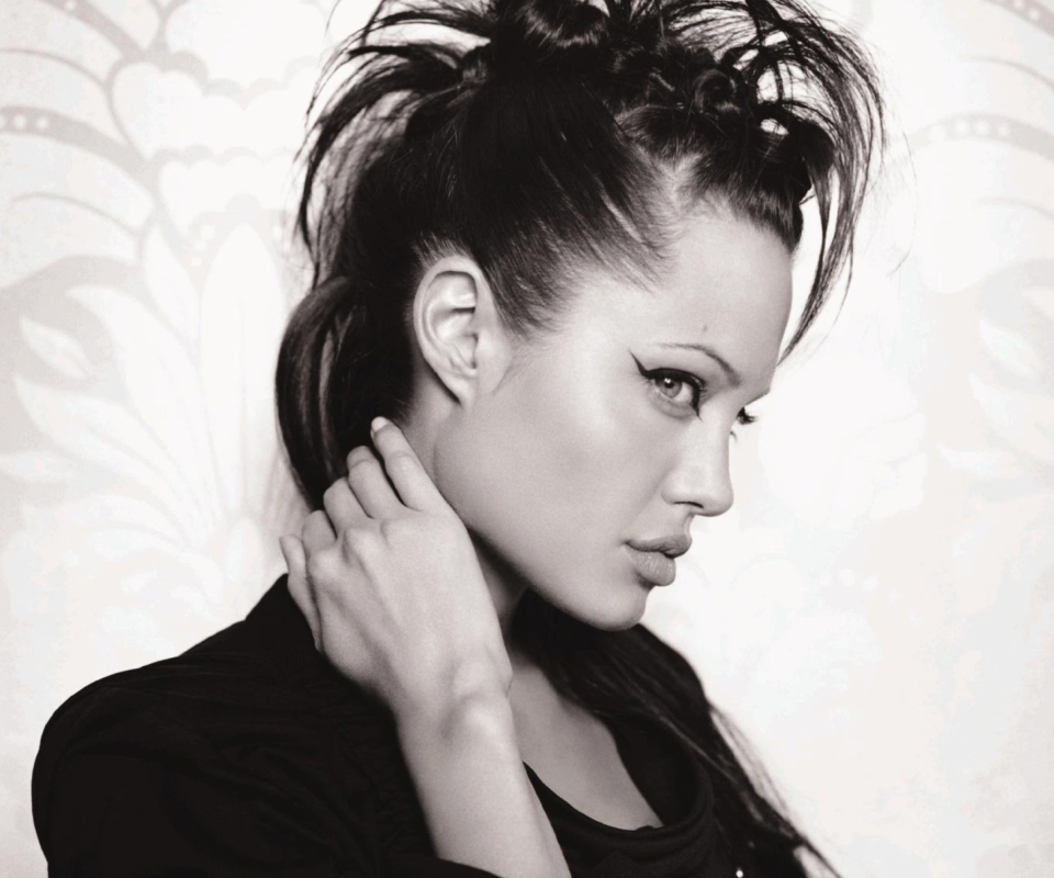 Angelina Jolie wallpaper 960x800