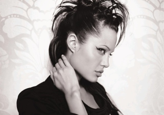Angelina Jolie - Obrázkek zdarma pro HTC Hero