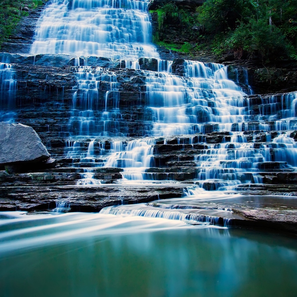 Das Albion Falls cascade waterfall in Hamilton, Ontario, Canada Wallpaper 1024x1024