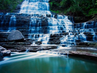 Das Albion Falls cascade waterfall in Hamilton, Ontario, Canada Wallpaper 320x240