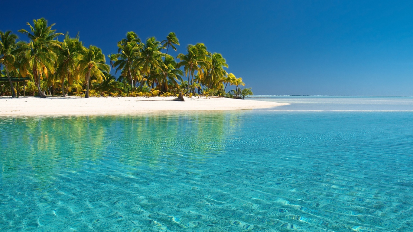 Das Tropical White Beach With Crystal Clear Water Wallpaper 1366x768