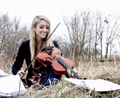Blonde Girl Playing Violin screenshot #1 176x144