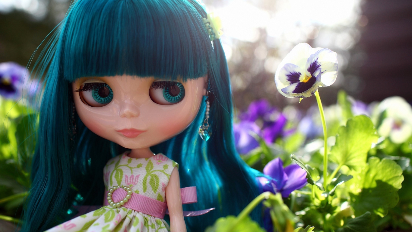 Screenshot №1 pro téma Doll With Blue Hair 1366x768