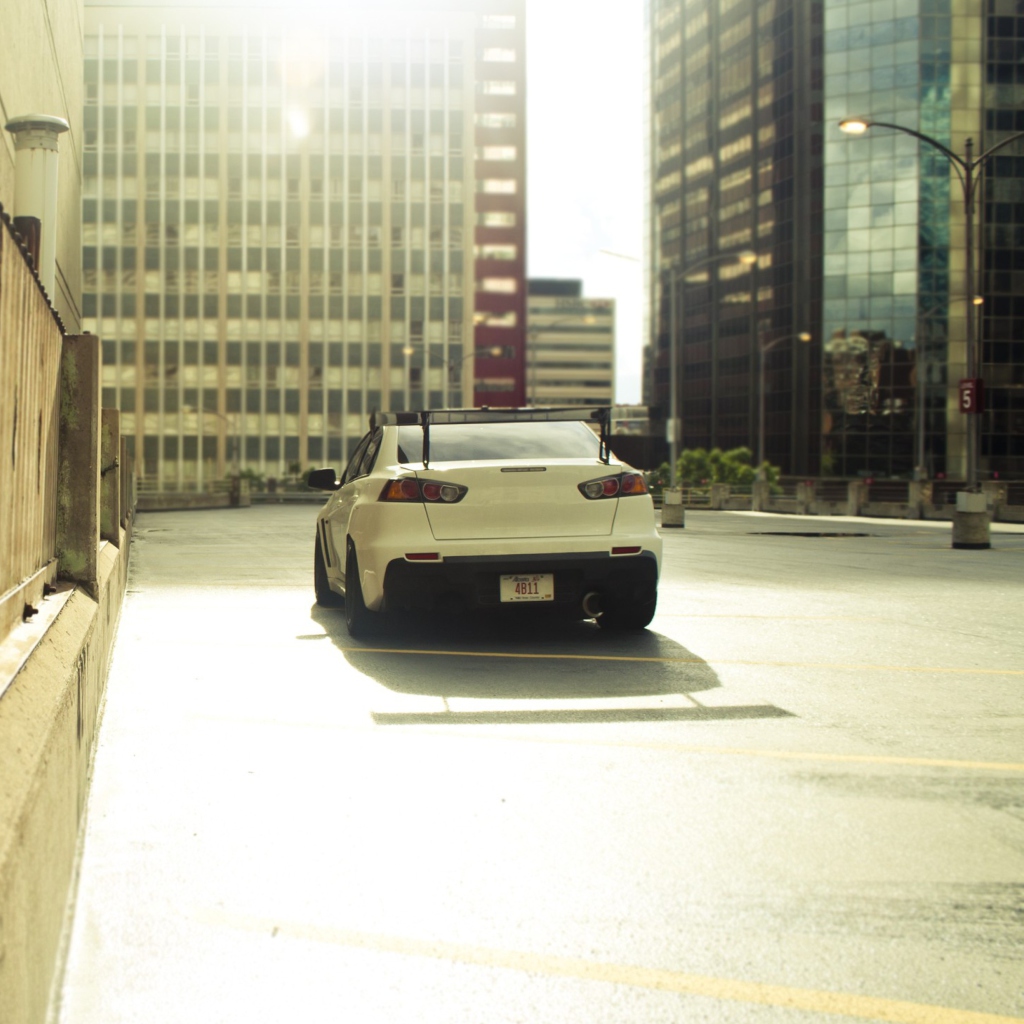Das Mitsubishi Lancer Evo Urban Wallpaper 1024x1024