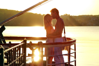 Kiss Of Love When Sun Goes Down - Obrázkek zdarma pro HTC Desire HD