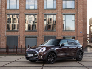 2018 MINI Cooper Clubman wallpaper 320x240