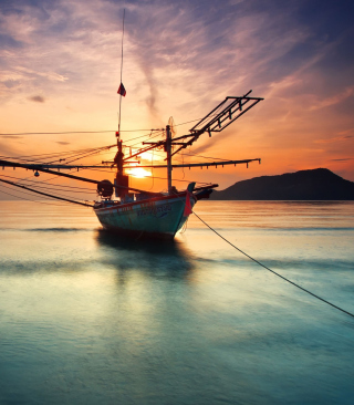 Beautiful Ship At Sunset - Obrázkek zdarma pro Nokia C2-00