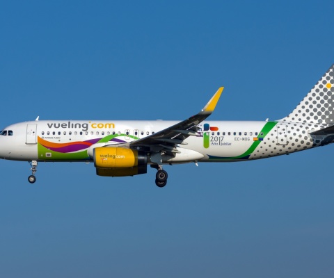 Sfondi Airbus A320 Vueling Airlines 480x400