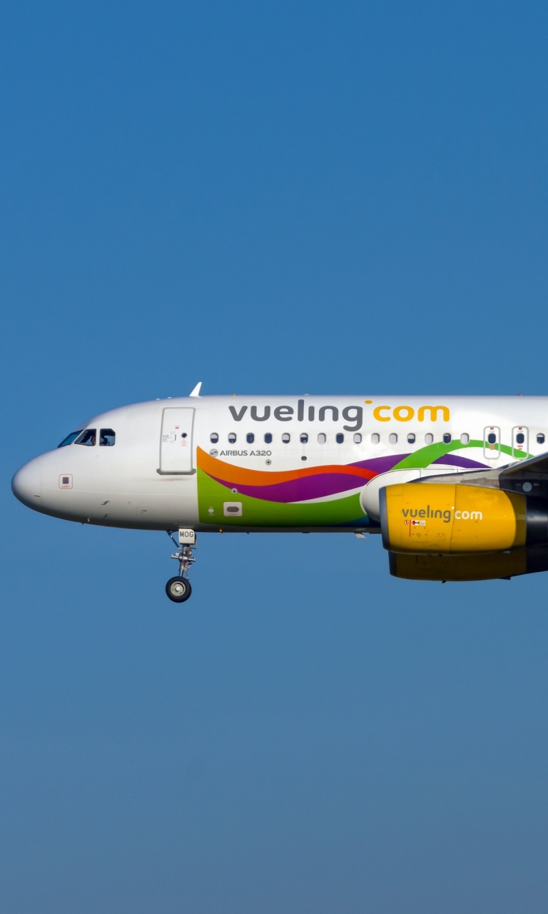 Обои Airbus A320 Vueling Airlines 768x1280