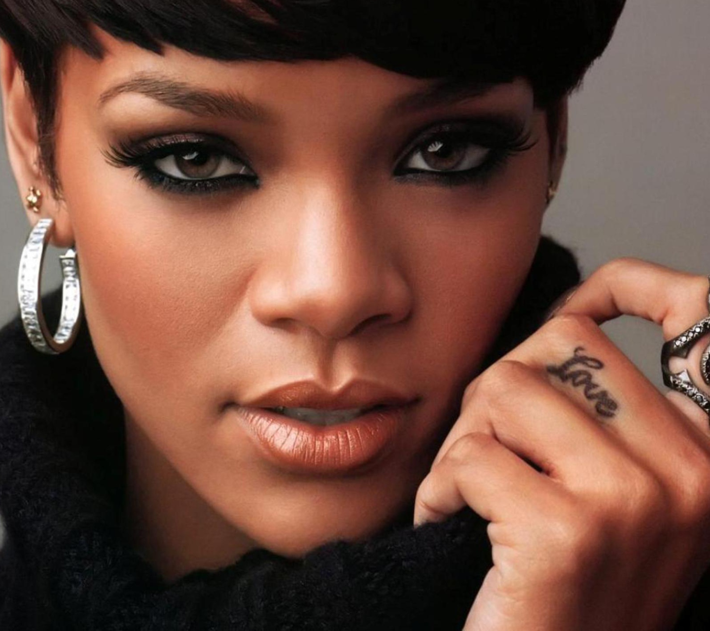 Fondo de pantalla Rihanna 1440x1280