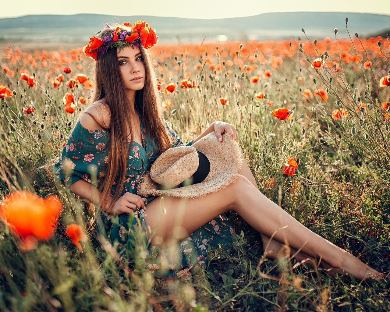 Das Girl in Poppy Field Wallpaper 1280x1024
