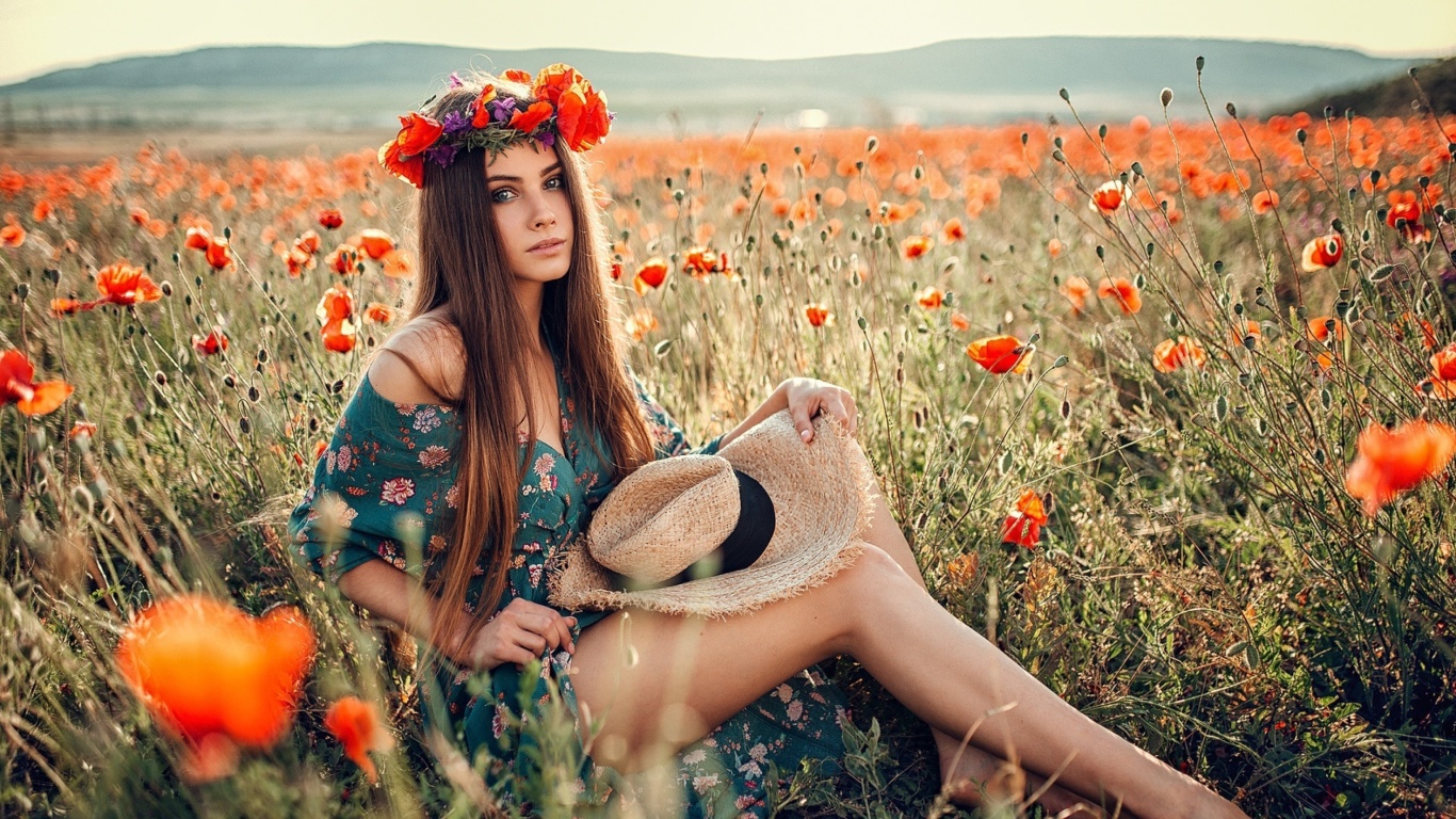 Das Girl in Poppy Field Wallpaper 1366x768