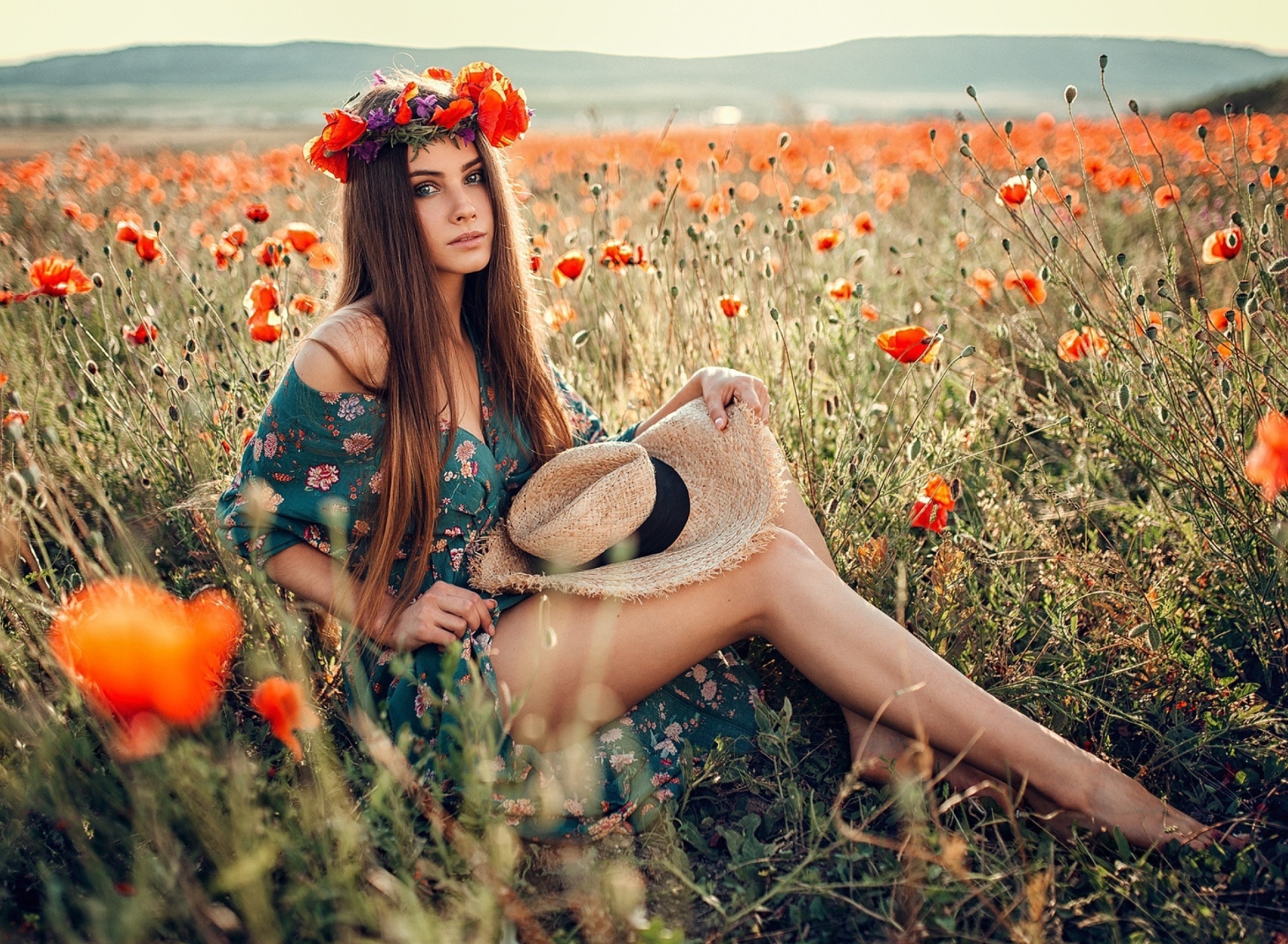 Sfondi Girl in Poppy Field 1920x1408