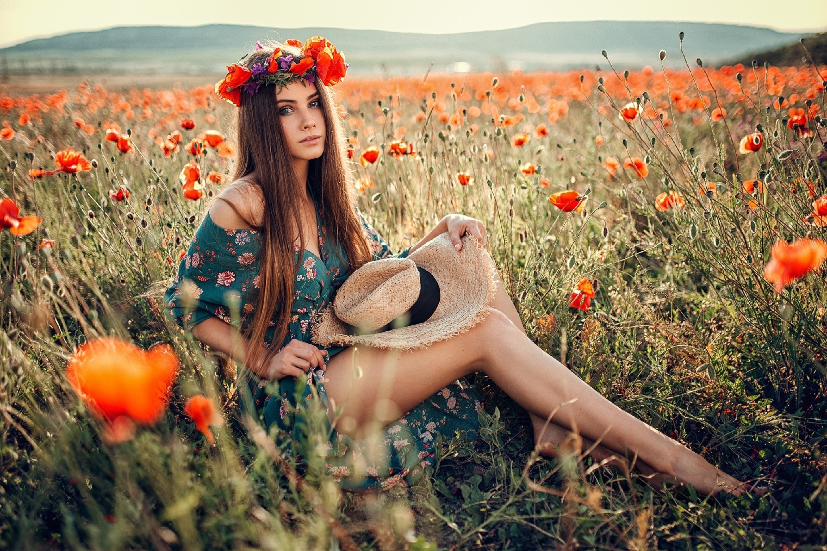 Das Girl in Poppy Field Wallpaper 2880x1920