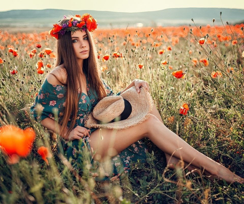 Das Girl in Poppy Field Wallpaper 960x800