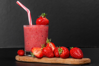Strawberry smoothie Wallpaper for Android, iPhone and iPad