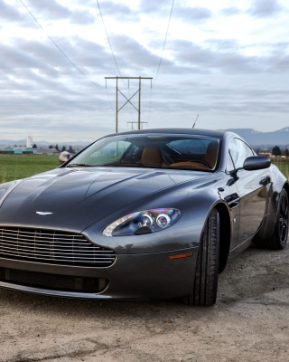 Aston Martin V8 Vantage - Obrázkek zdarma pro iPhone 4