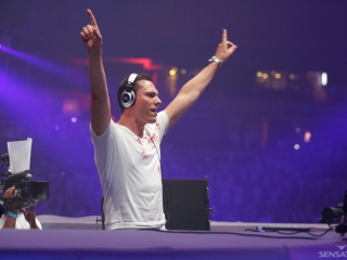 Обои Sensation White - Dj Tiesto 320x240