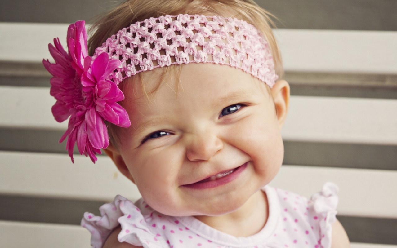 Screenshot №1 pro téma Little Girl In Pink Flower Crown 1280x800