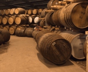 Das Whiskey Barrels Wallpaper 176x144