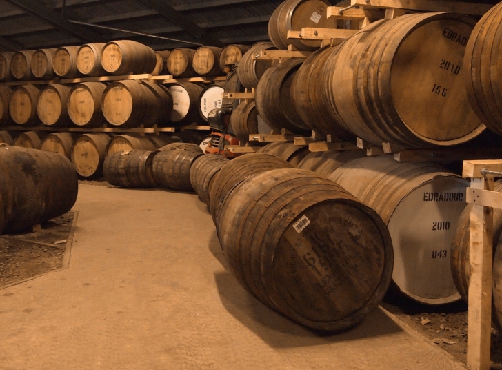 Das Whiskey Barrels Wallpaper