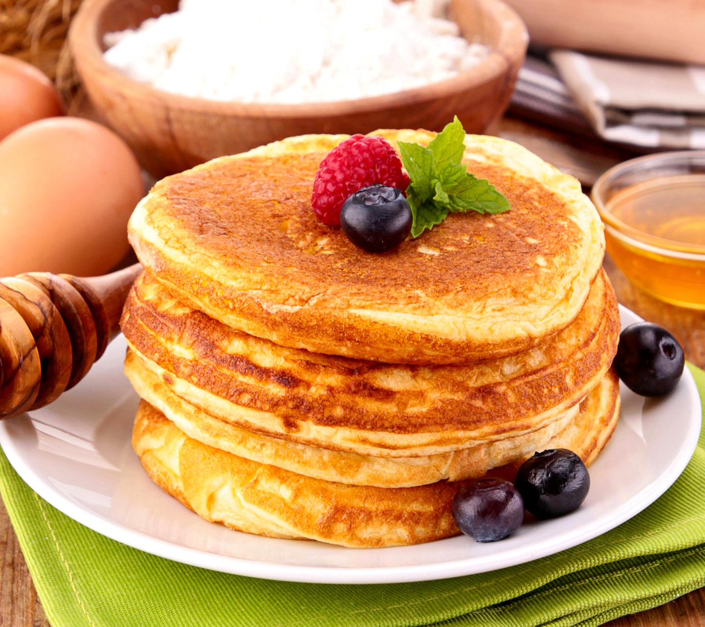 Pancakes with honey wallpaper 1440x1280