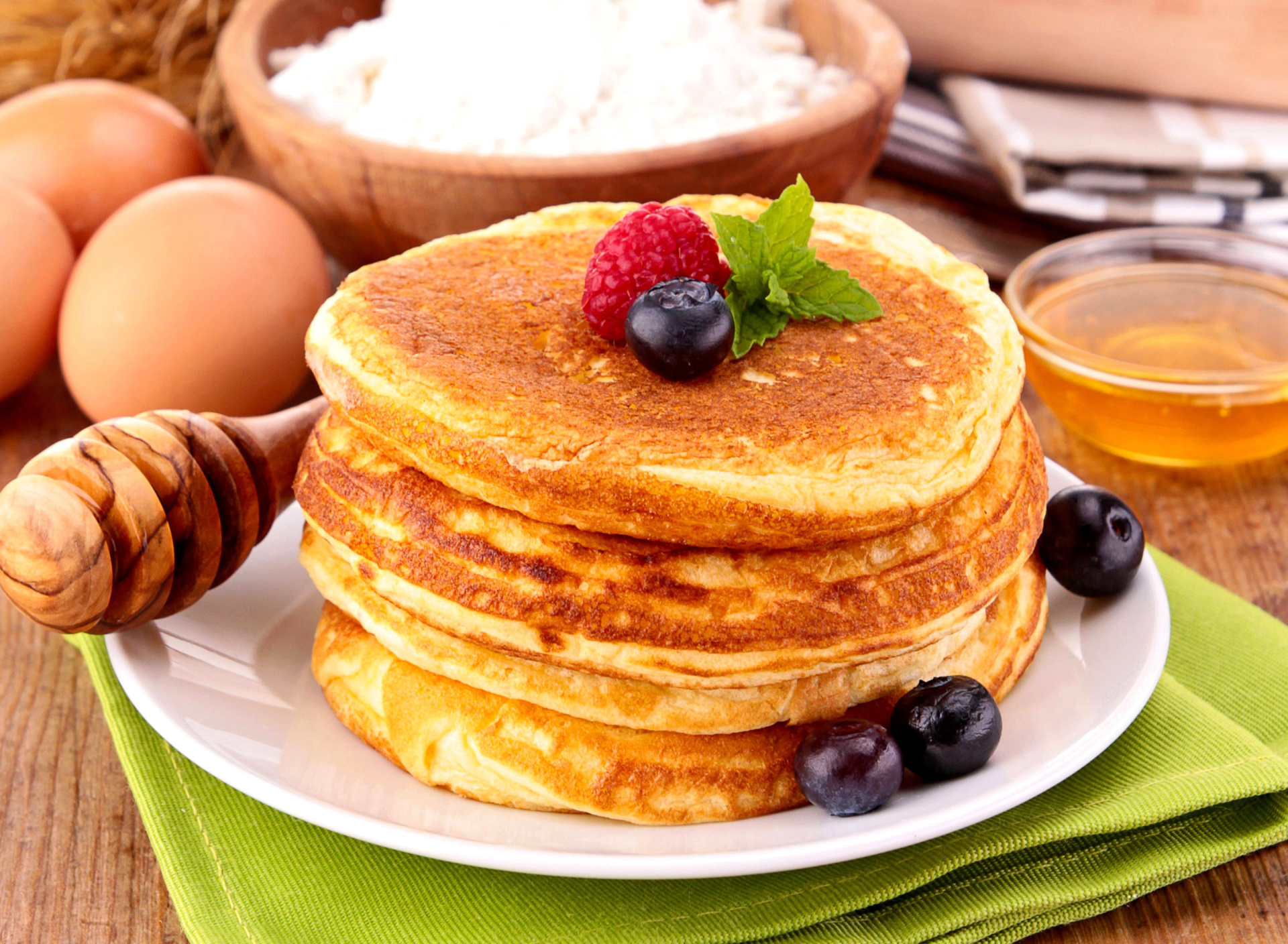 Обои Pancakes with honey 1920x1408