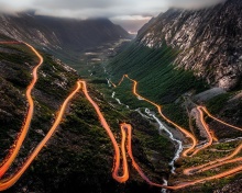 Das Trollstigen Serpentine Road in Norway Wallpaper 220x176