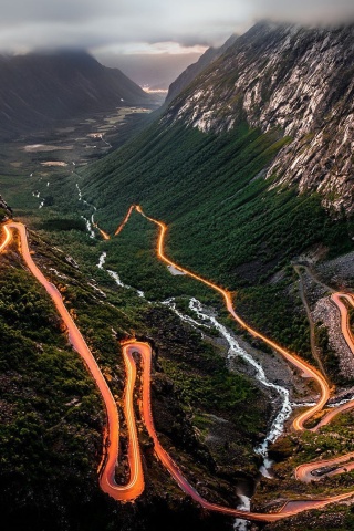 Das Trollstigen Serpentine Road in Norway Wallpaper 320x480