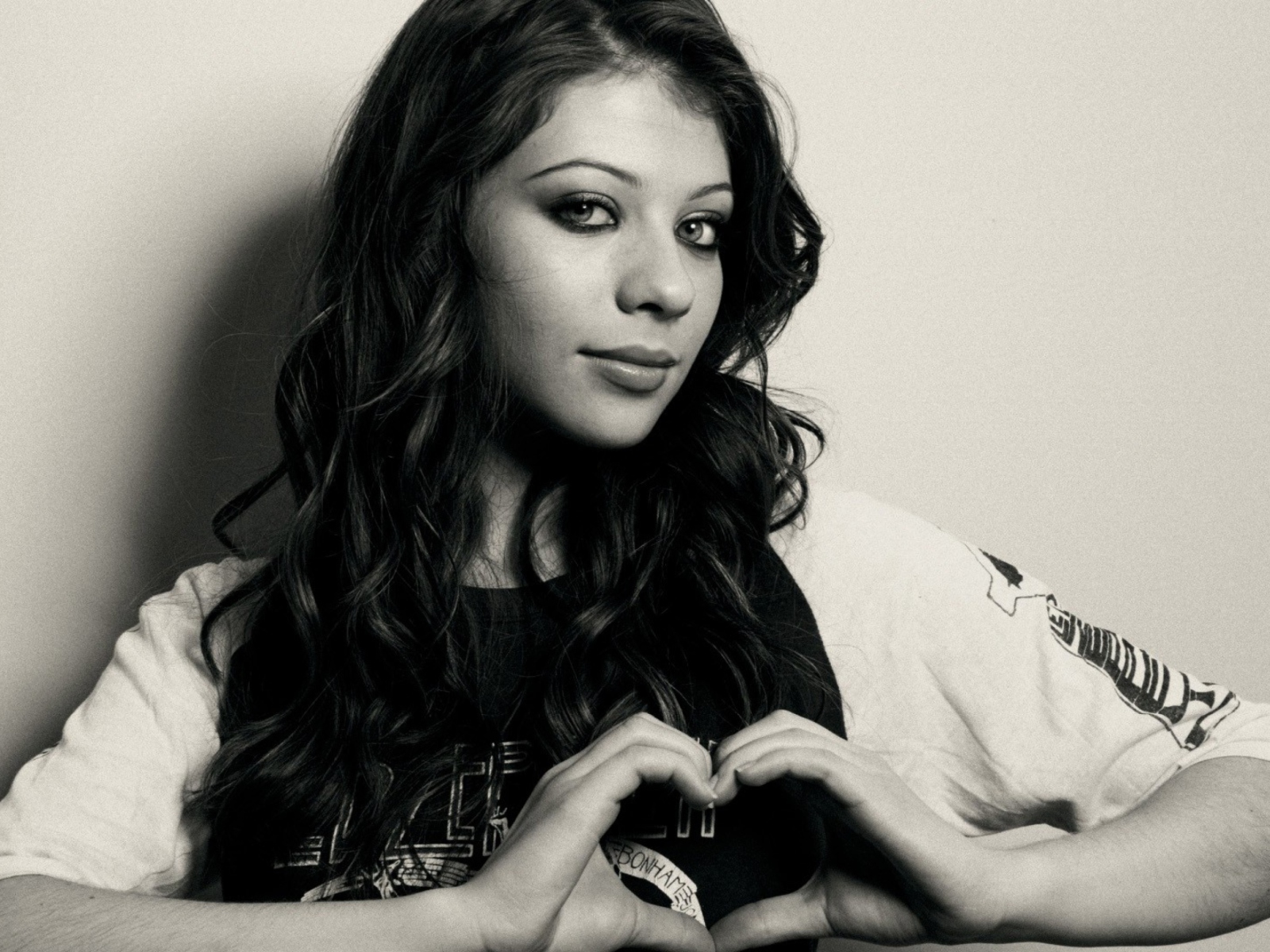 Screenshot №1 pro téma Michelle Trachtenberg Monochrome 1600x1200