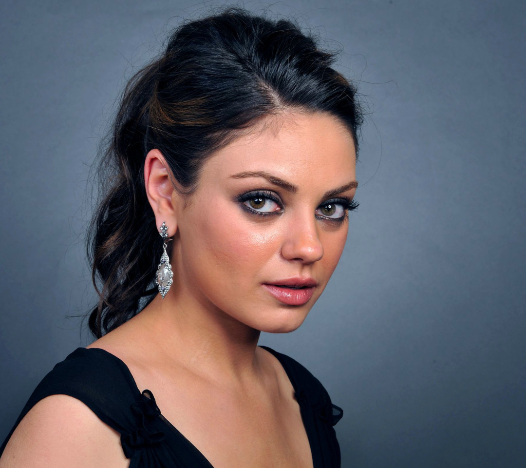 Обои Talented actress Mila Kunis 1080x960